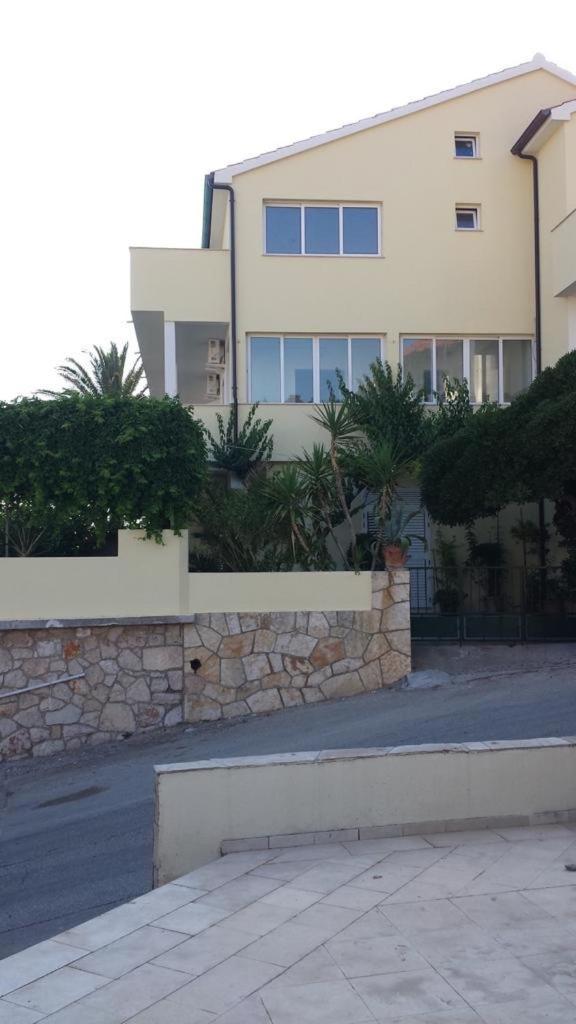 ילסה Apartmani Isabella - Ilda Radonic מראה חיצוני תמונה